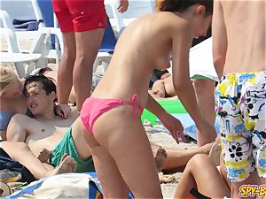 molten humungous mammories bra-less amateur teens bathing suit Beach voyeur